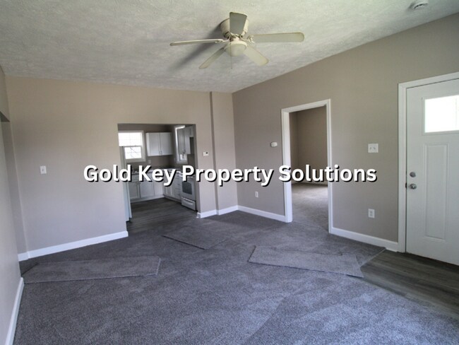 Building Photo - 3 BR 1 BA House with New Carpet and Paint ...