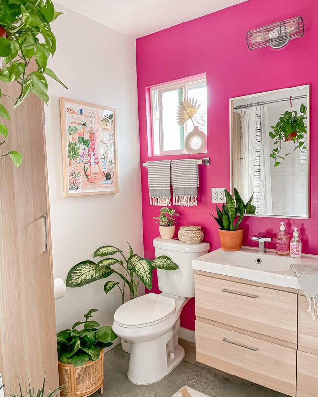 Building Photo - 3809 Floral Dr