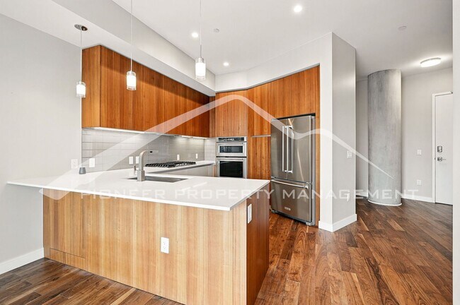 Building Photo - Modern Condo with Washer/Dryer and Central AC