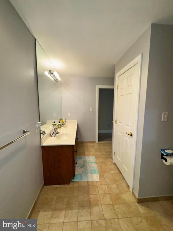 Building Photo - 122 Whiteland Hills Cir