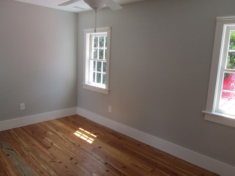 Building Photo - 15 Sires St