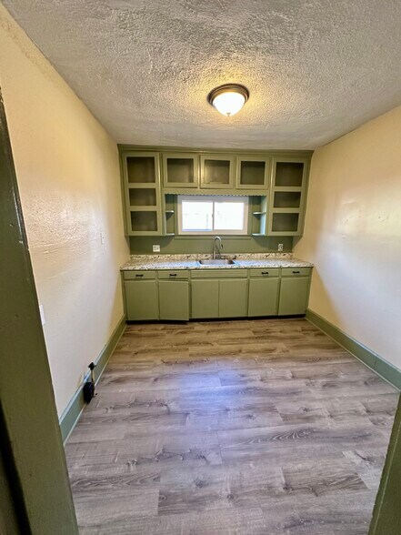 Building Photo - 735 Fountain Sq