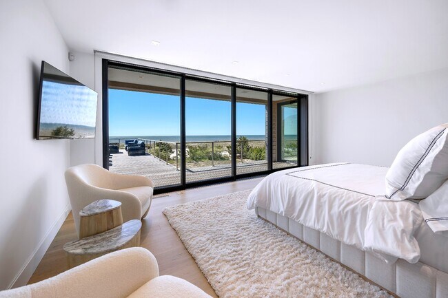 Building Photo - 345 Dune Rd