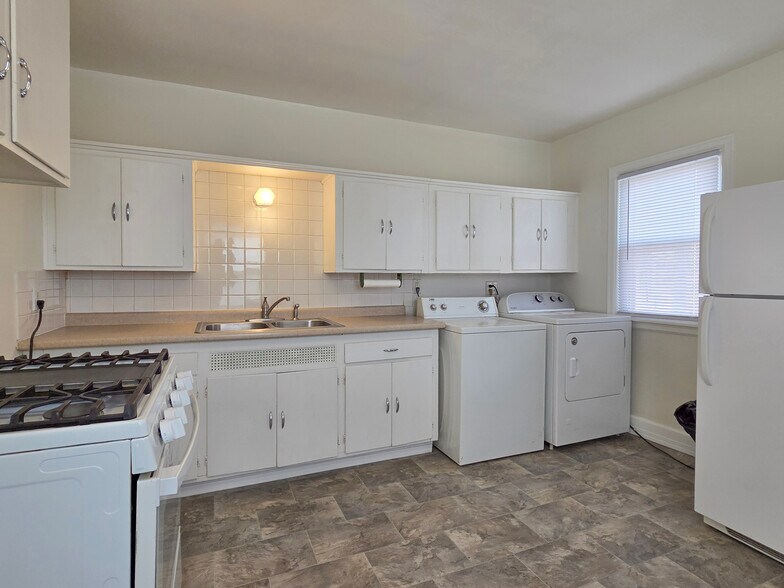 Building Photo - 3804 Johnson Ave