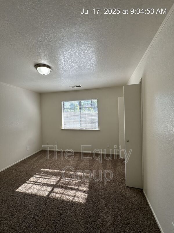Building Photo - 722 S Linwood St