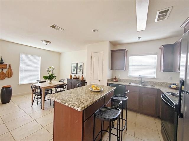 Building Photo - 324 Lavaca Dr