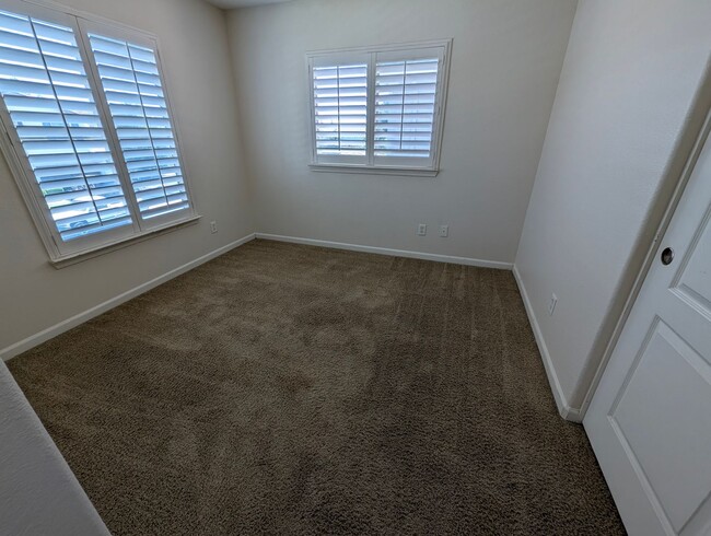 Building Photo - 3/2.5 House Available Now in Mossdale Landing