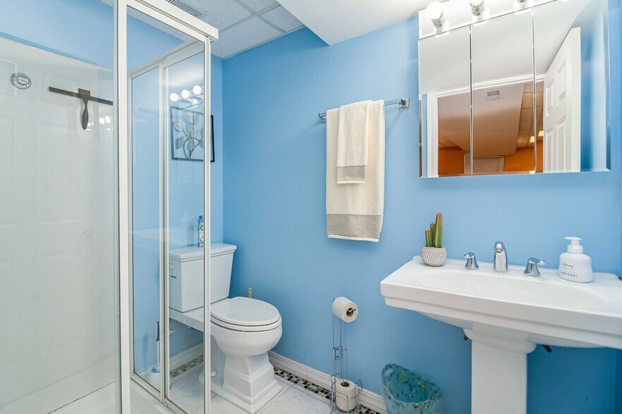 Building Photo - 8057 Mason Ln