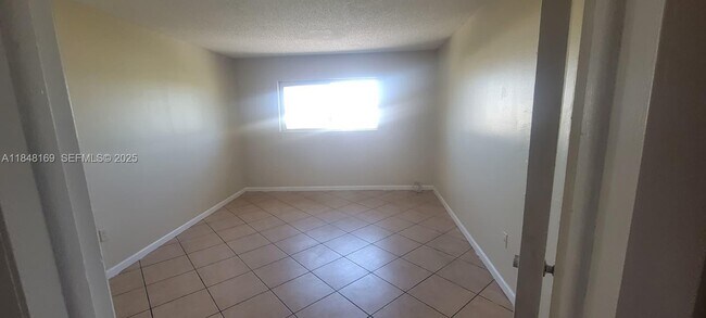 Building Photo - 3710 NW 21st St