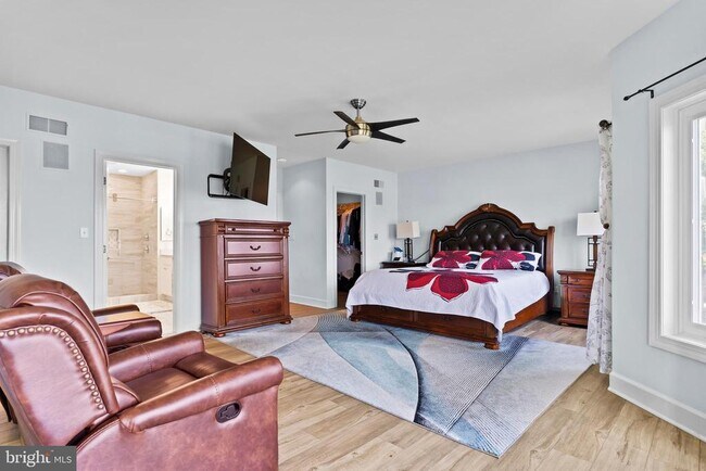 Building Photo - 543 Bridgeview Dr