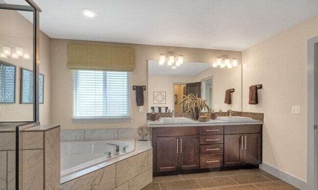 Building Photo - A Charming and Cozy 4 Bed 3.5 bath home in...