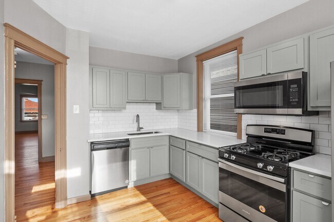 Building Photo - 4918 Tholozan Ave