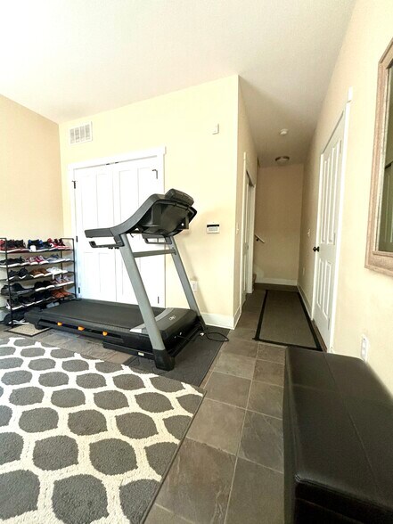 Building Photo - 1455 Mews Ct