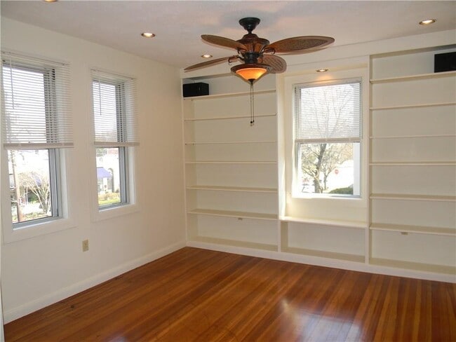 Building Photo - 152 Elmgrove Ave