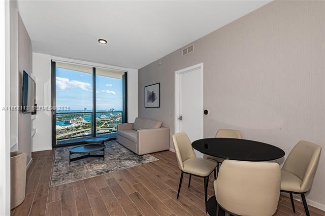 Building Photo - 398 NE 5th St