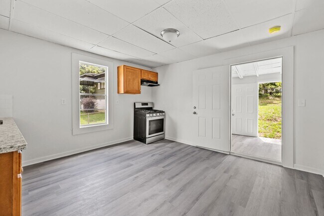 Building Photo - Charming 2 Bedroom, 2 Bathroom house