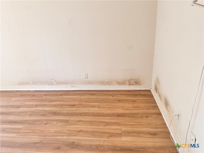 Building Photo - 202 Oak Ridge Dr
