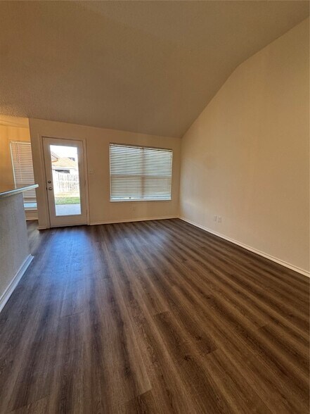 Building Photo - 503 Rose Dr