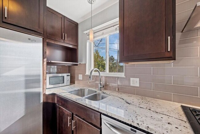Building Photo - 2-Bedroom Denver Apartment | In-Unit Laundry + Modern Kitchen