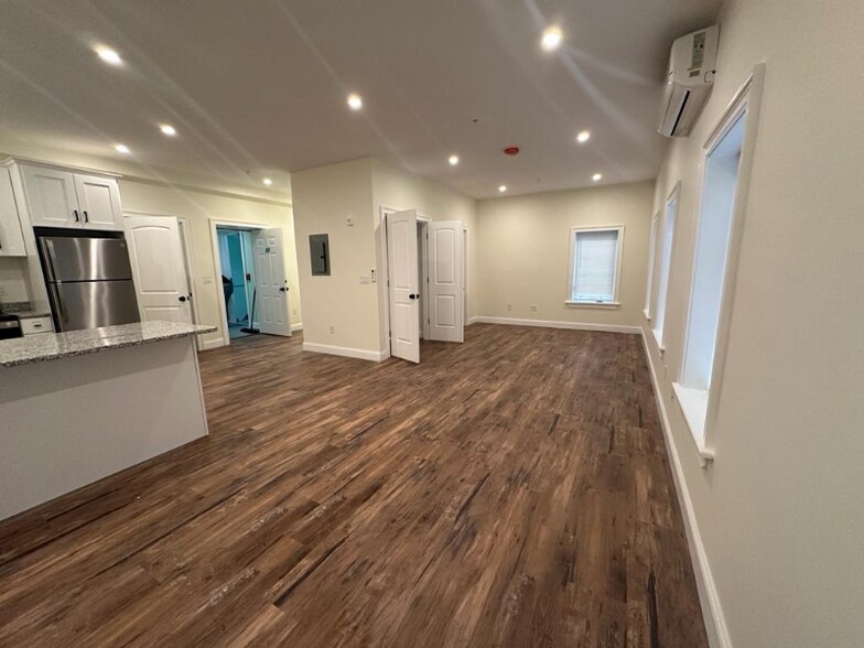 Building Photo - 19 Academy Dr