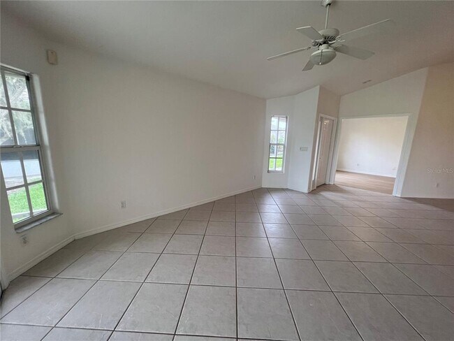 Building Photo - 4396 Fairway Dr