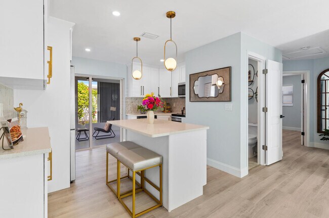 Building Photo - 902 SW 17th St