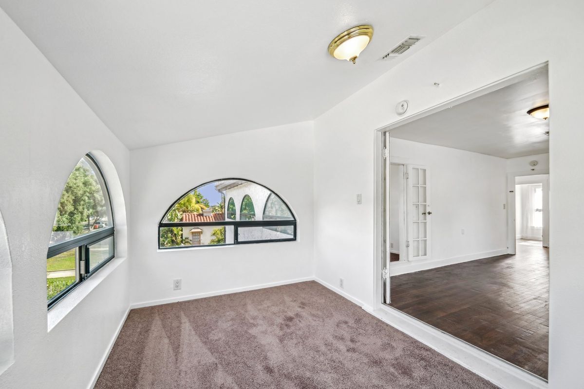 Building Photo - 3098 N Arrowhead Ave
