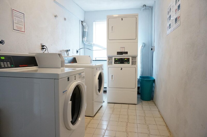 Building Photo - 12 Cottage Ct