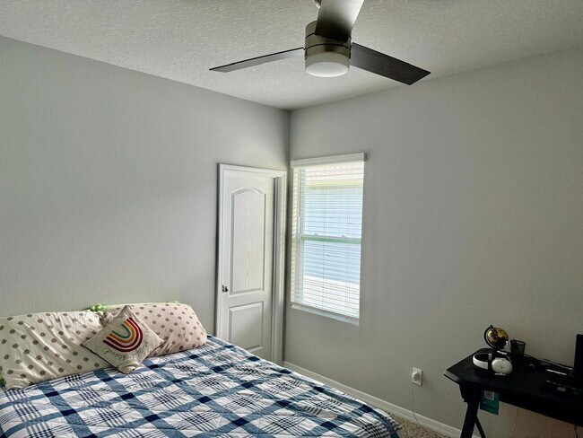 Building Photo - Spacious 4-Bedroom Corner Townhome with Loft & Lake Views in Ocoee