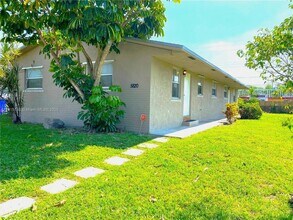 Building Photo - 5820 SW 27th St