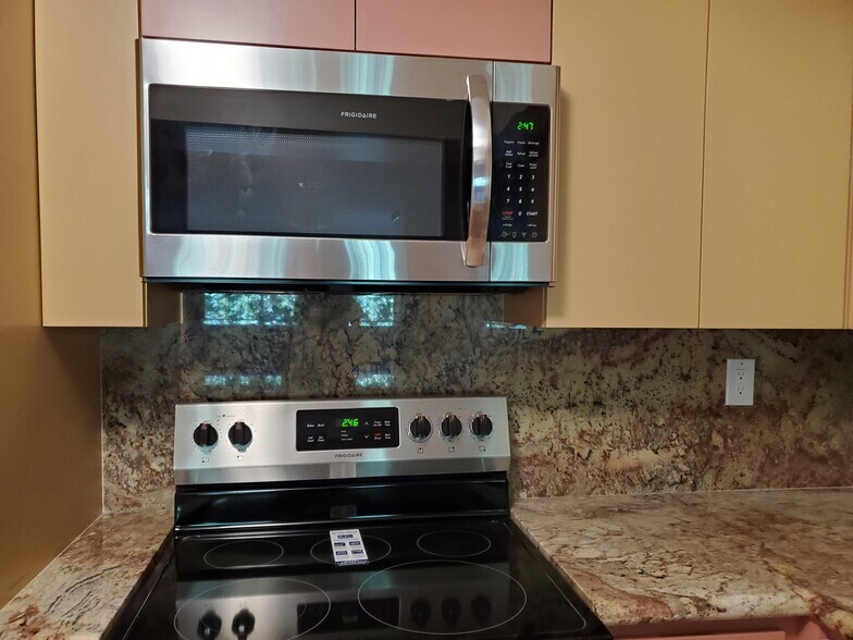 Building Photo - 4200 Laurel Canyon Blvd