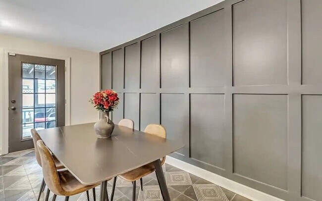 Building Photo - 515 E Huntingdon St