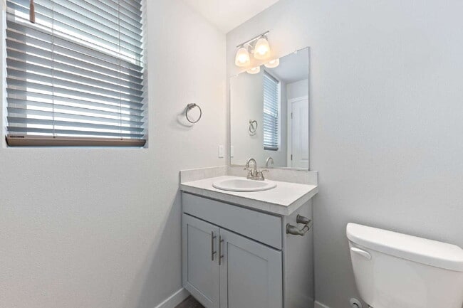 Building Photo - Newly Constructed 3 bedroom, 2.5 Bathroom home with luxury finishes!