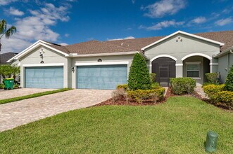 Building Photo - 3/2 townhome in desirable Loren Cove!