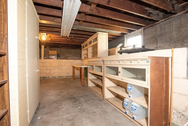 Building Photo - Old World Charm with Views of Lake Union!