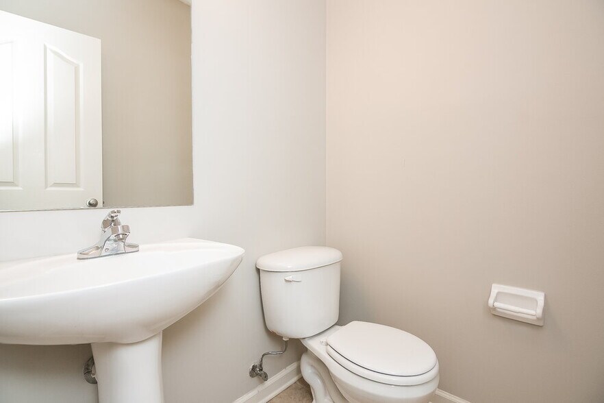 Building Photo - 4902 Longleaf Oak Cove