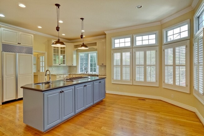Building Photo - Stunning two-story spacious home on tranquil tree-lined street.