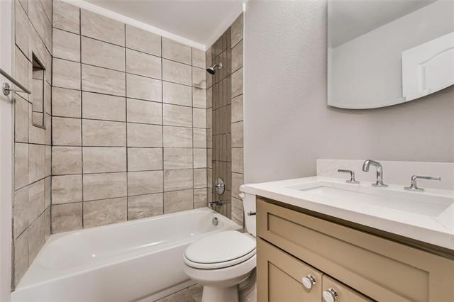 Building Photo - 600 N 1st St