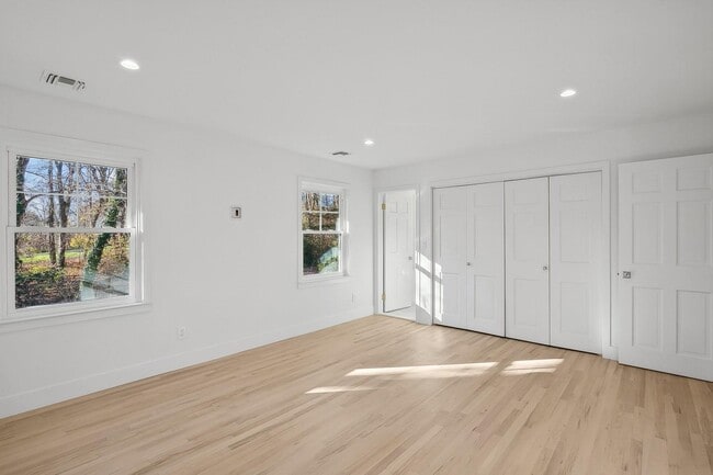 Building Photo - 471A Woodbury Rd