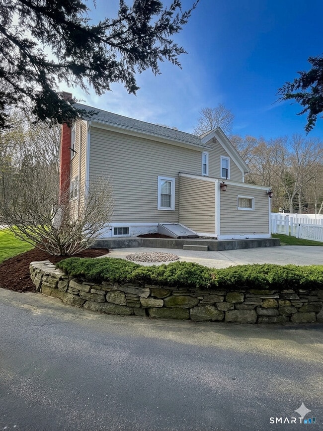 Building Photo - 755 Scotland Rd