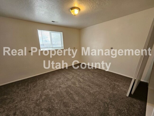 Building Photo - 1148 W 100 N