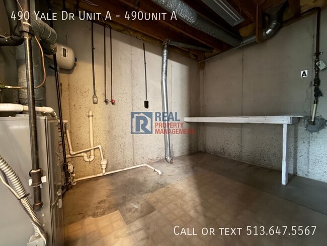 Building Photo - 490 Yale Dr