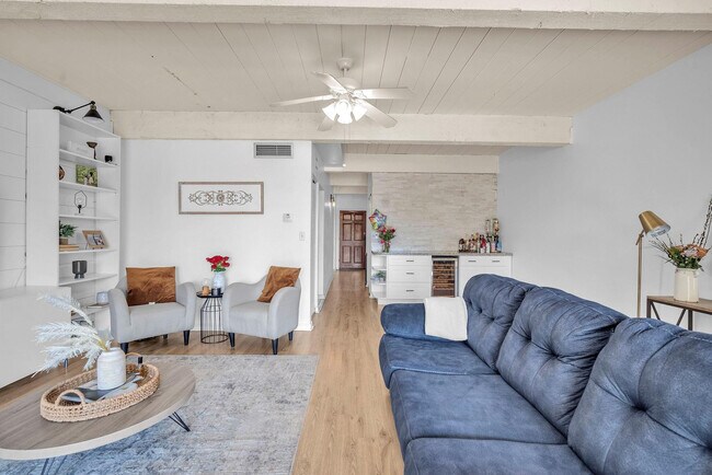 Building Photo - 740 E Coco Plum Cir