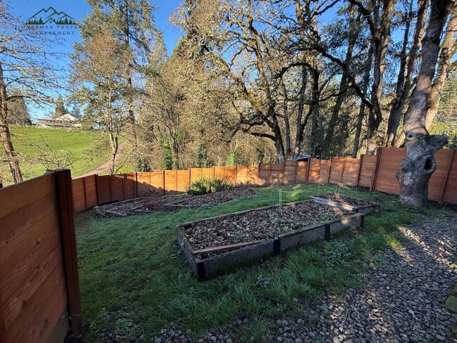 Building Photo - 1808 E 28th Ave