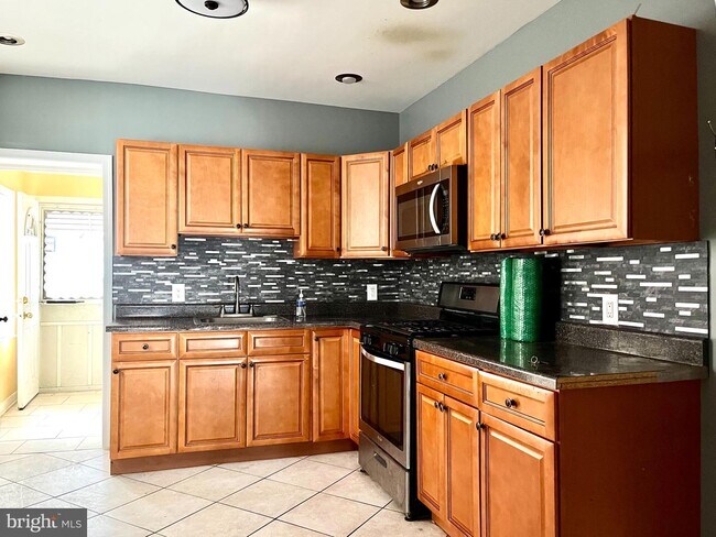 Building Photo - 18 N Ithan St