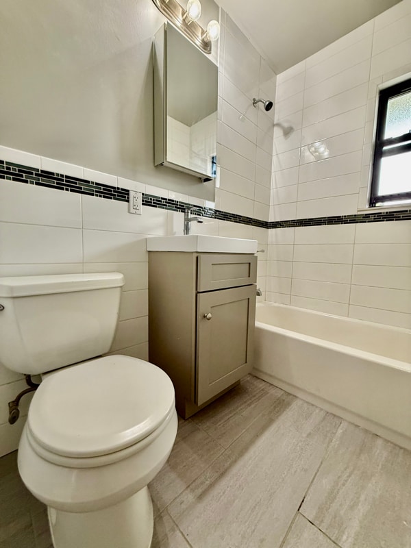 Building Photo - 17 Halsey Pl
