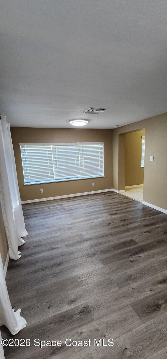 Building Photo - 1301 Lynne Dr