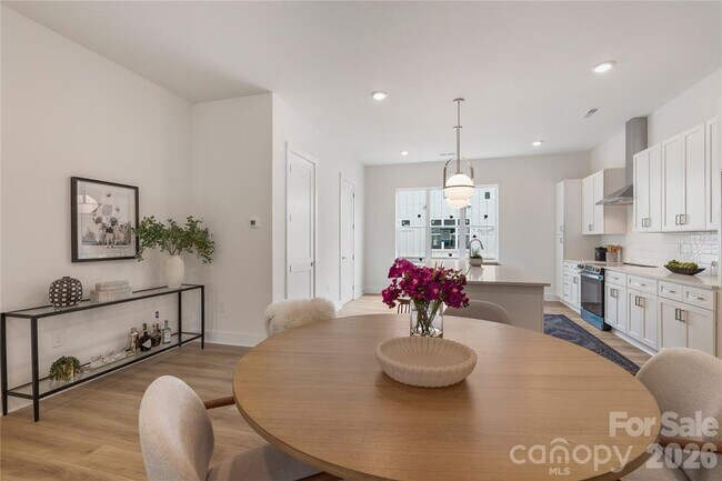 Building Photo - 3409 Holabird Ln