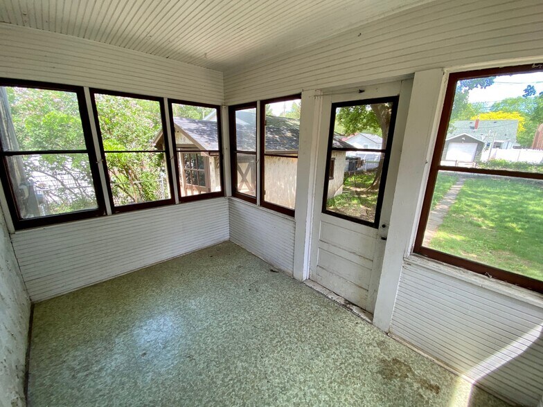 Building Photo - 780 Hillview Ave