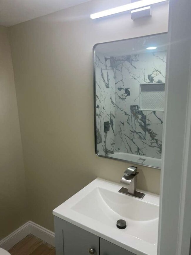 Building Photo - Spacious 3-Bedroom, 2-Bath Home with Modern Comforts